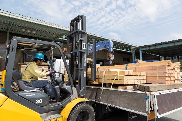 午前注文、午後お届け。スピード配送を可能にしているのは～浜松の木材・建材販売　天竜材の鈴三材木店